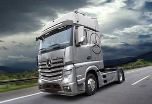 Modelu samochodu ciężarowego do sklejania Italeri Mercedes Benz Actros MP4 Gigaspace 510003905 1:24